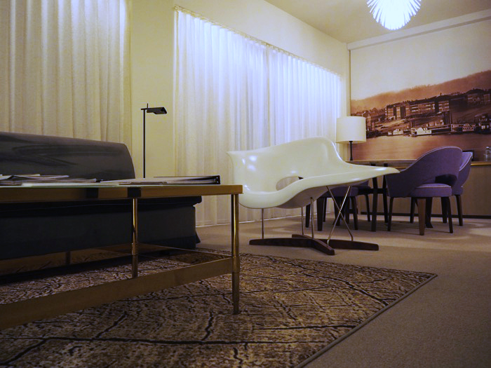 21C Cincinnati Suite sitting room