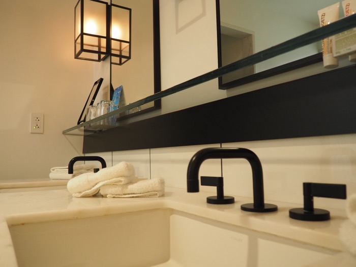 21C Cincinnati Bathroom
