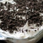 A close up of oreo pudding cake