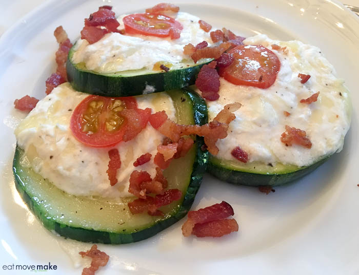 Zucchini bites with bacon and tomato