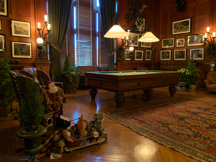billiards room