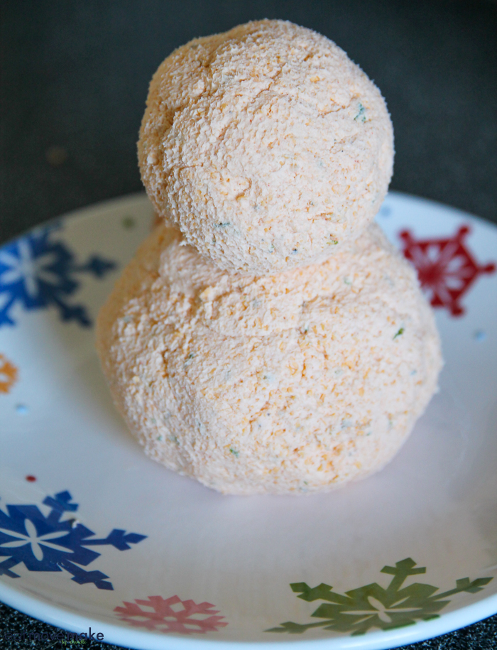 building snowman cheese ball