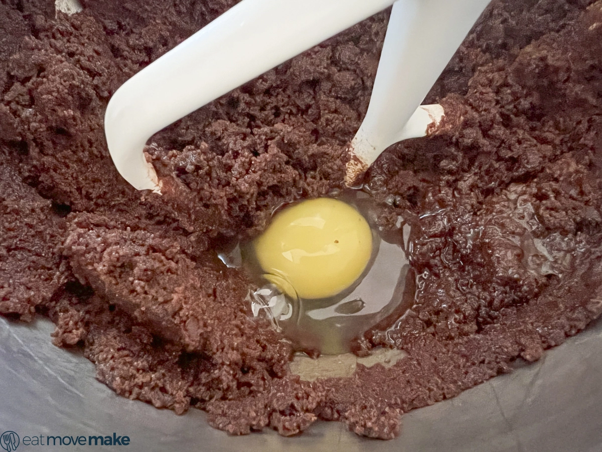 add egg to sugar and chocolate mixture